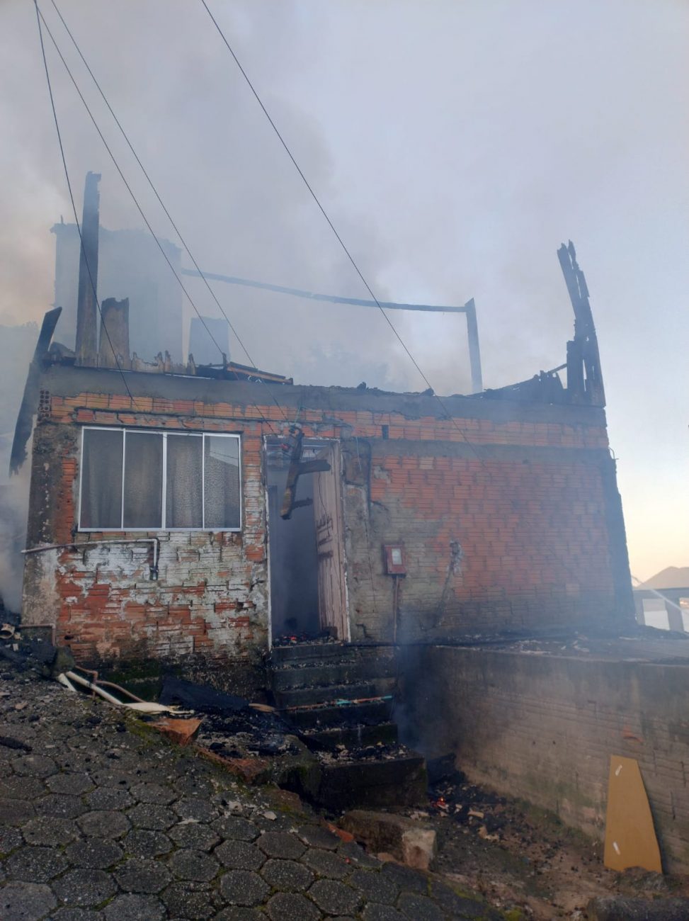 V Deo Casas Pegam Fogo No Morro Do Hor Cio E Inc Ndio Gera Sinal De