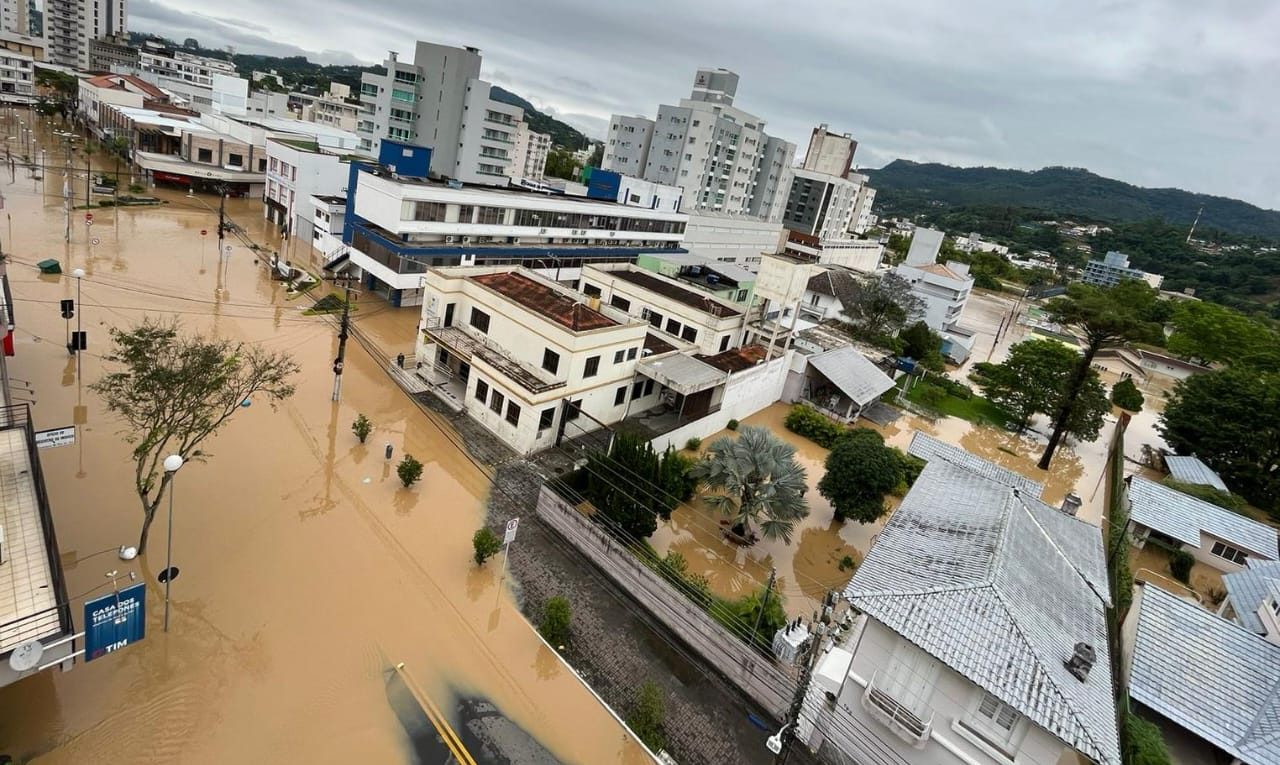 Enchente em Rio do Sul se torna a segunda maior da história e mais de