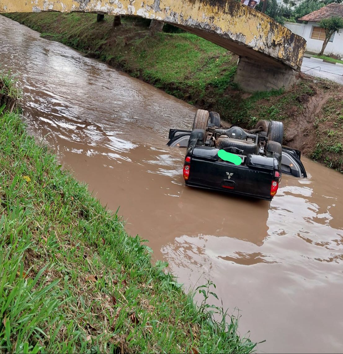 Fotos Homem De Anos Encontrado Morto Dentro De Caminhonete Que