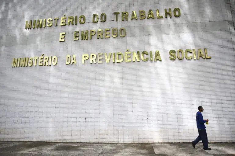 Minist Rio Elabora Projeto Para Regulamentar Trabalho Por Aplicativo