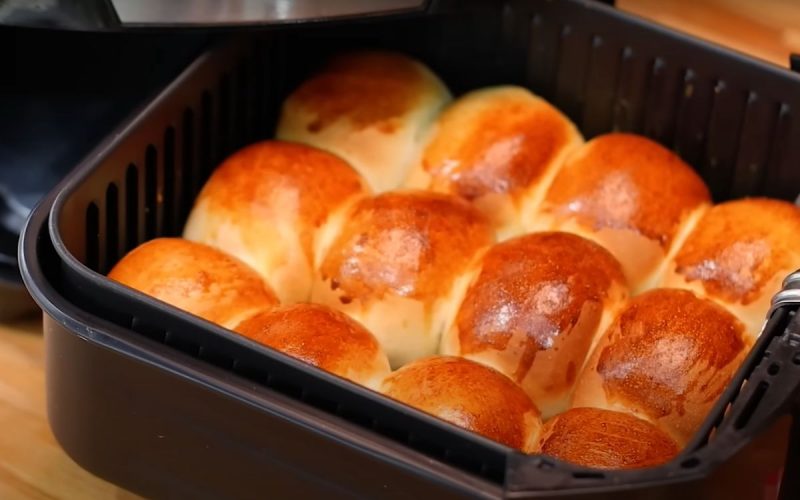 VÍDEO Aprenda a fazer pão de padaria em menos de 20 minutos na Air Fryer