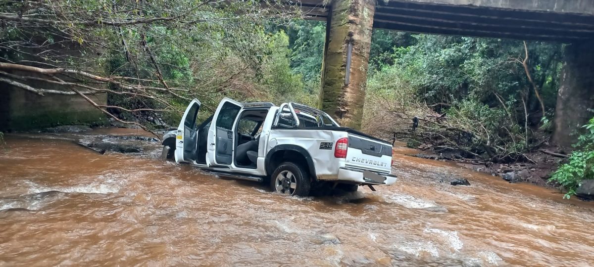 Mãe e filha caem de ponte e são resgatadas de rio em Dionísio Cerqueira