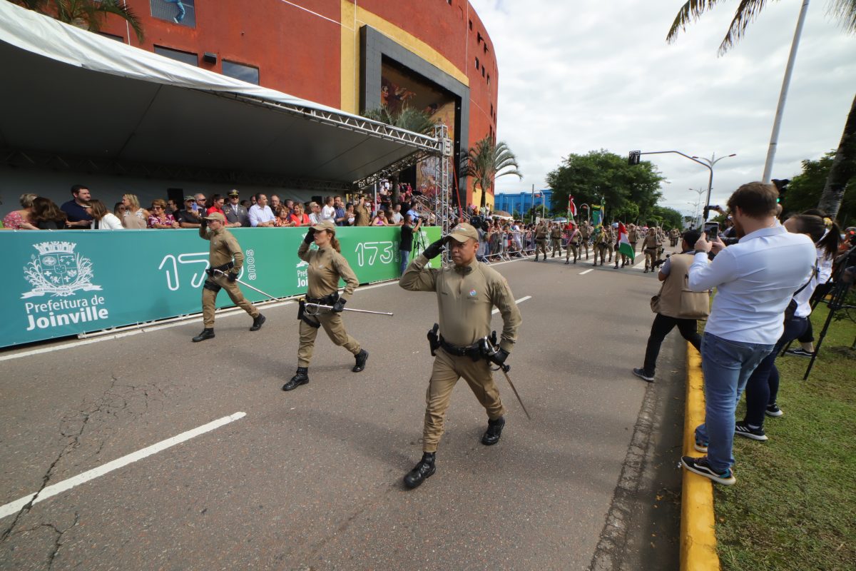 Fotos Veja Como Foi O Desfile De Anivers Rio De Joinville Que Reuniu