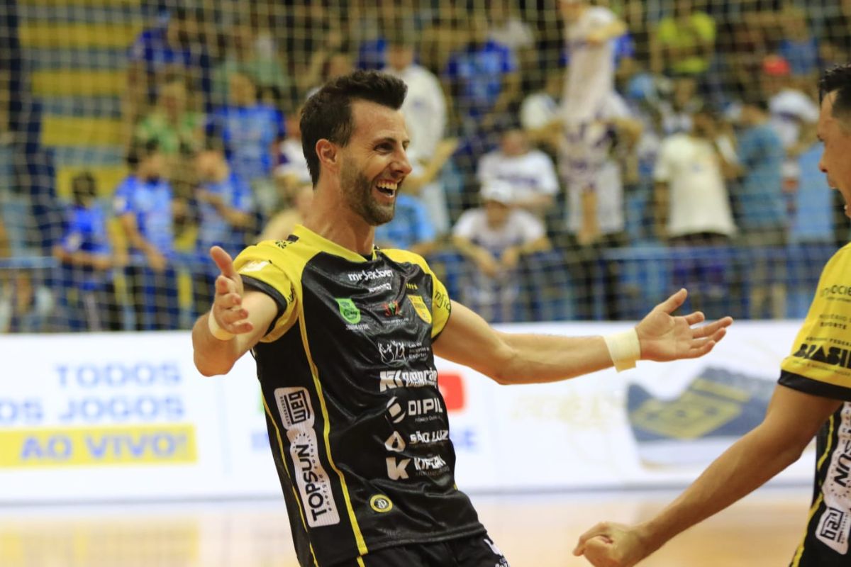 Dois Gols Do Piv Eka Jaragu Futsal Vence O Foz Cataratas Pela