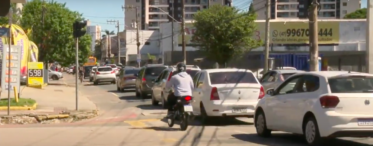 Obras da Rua do Porto em Itajaí causam transtornos no trânsito e