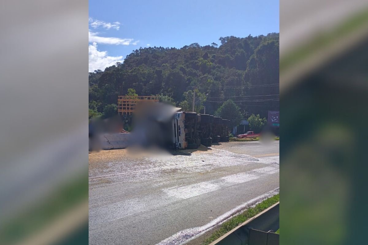 V Deo Carreta Tomba Em Cabeceira De Ponte Em Sc