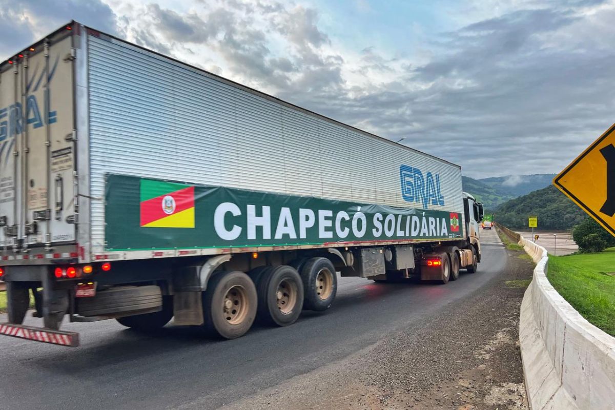 Chapecó já enviou mais de 40 caminhões ao RS doações chegam a 700