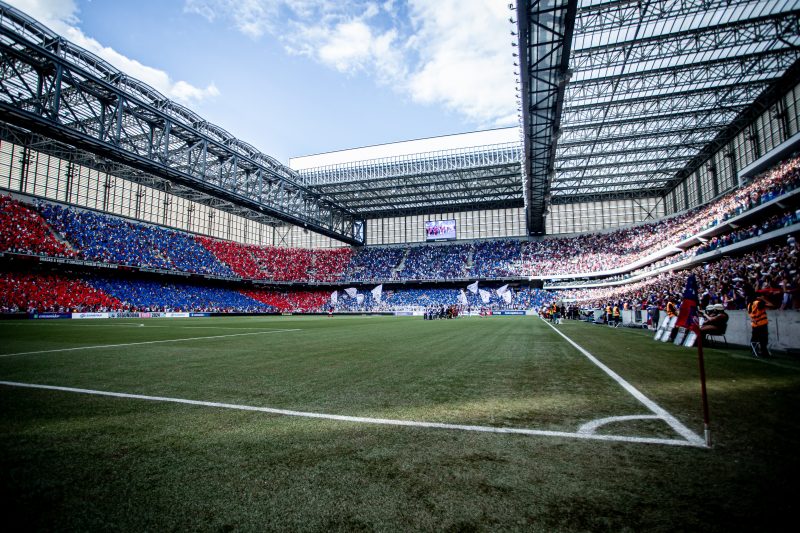 V Deo Torcida Do Paran Clube Lota O Est Dio Do Athletico Na Divis O