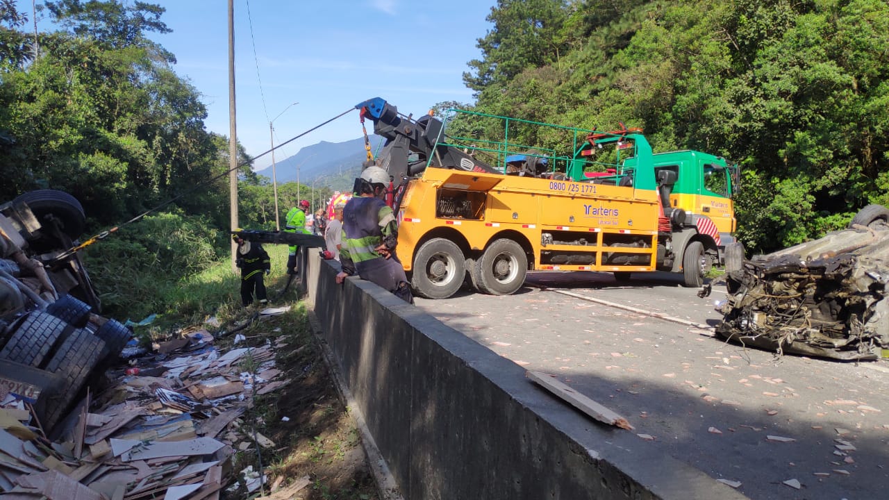 Fotos Grave Acidente Deixa Uma Pessoa Morta E Duas Feridas Na Br