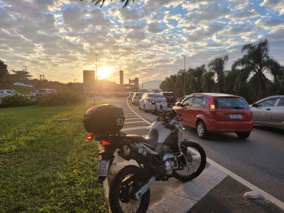 Leo Na Pista Obras E Acidente Deixam Tr Nsito Lento Na Grande