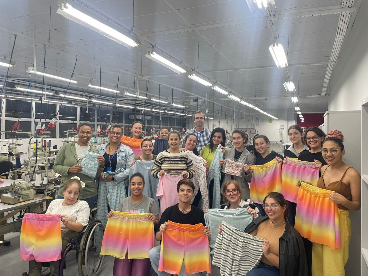 Em homenagem ao Dia dos Avós estudantes de Blumenau produzem pijamas