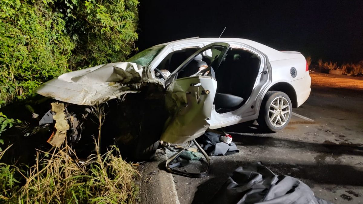 Motorista Morre Preso S Ferragens E Tr S Pessoas Ficam Feridas Ap S