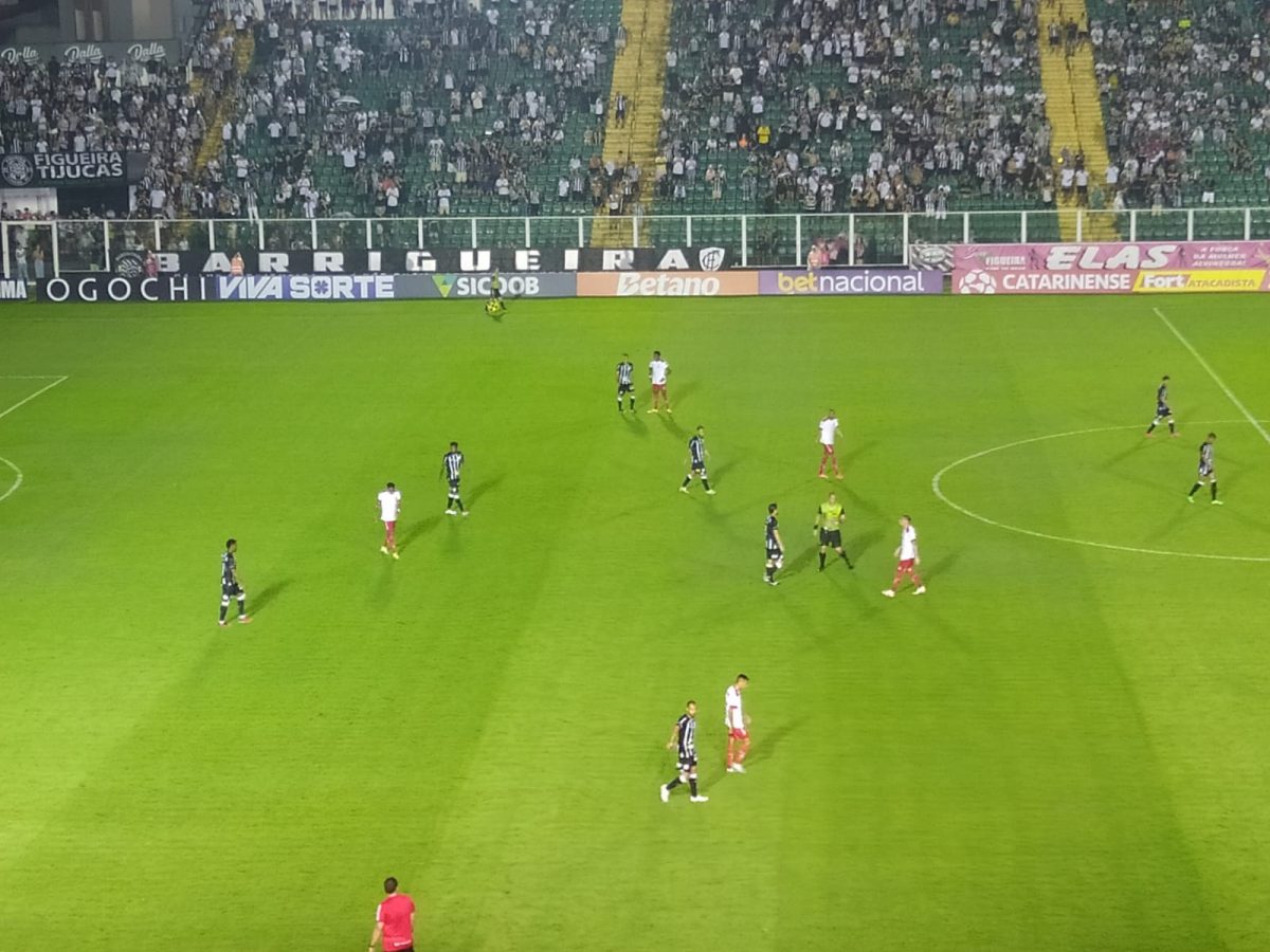 Figueirense toma gol aos 49 e empata o Hercílio Luz pelo