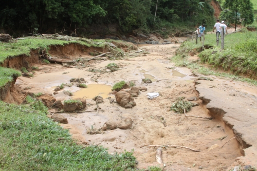 Chuva forte em Santo Amaro da Imperatriz faz rio transbordar e deixa  população em alerta - NSC Total