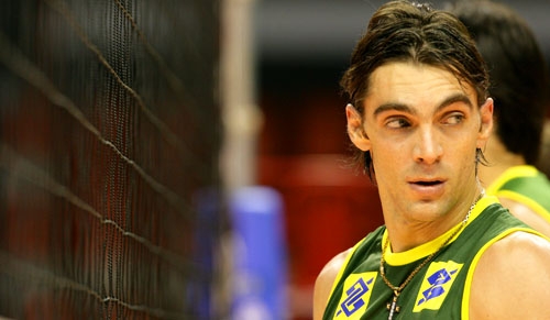 Giba é eleito o melhor jogador de vôlei do Brasil de todos os tempos em  votação