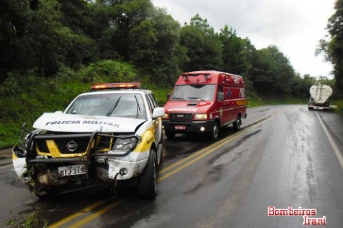 Carro da Argentina sai da pista e bate em barranco na BR-282 em Irani