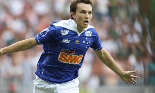 Dagoberto elogia elenco do Cruzeiro e quer estrear contra o Galo