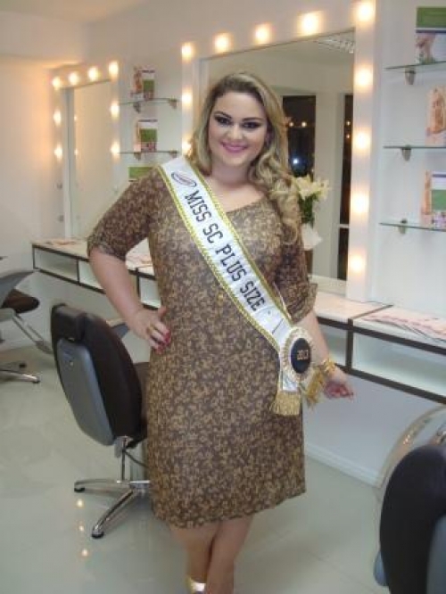 Modelo joinvilense conquista o título de Miss Brasil Plus Size em