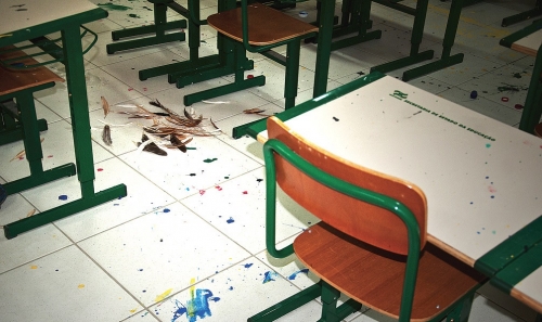 Escola estadual de Palhoça é vandalizada durante a madrugada