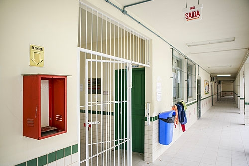 Escola estadual de Palhoça é vandalizada durante a madrugada