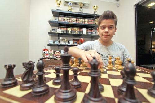 Jovem Prodigio do Xadrez Brasileiro Faz História em Competição