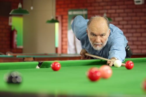 Foto de Jogador De Sinuca Durante O Jogo e mais fotos de stock de Sinuca -  Sinuca, Competição, 20 Anos - iStock