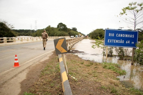 Ponte sobre o rio Canoinhas é liberada parcialmente na BR-280 - Diário da  Jaraguá