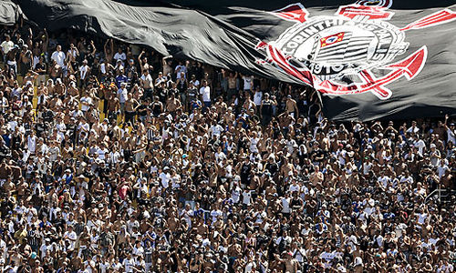 Torcida do Corinthians estabelece novo recorde de público em jogos