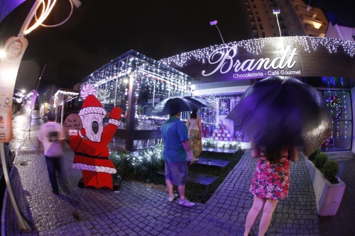 Rua do Papai Noel é oficialmente aberta em Joinville | ND Mais