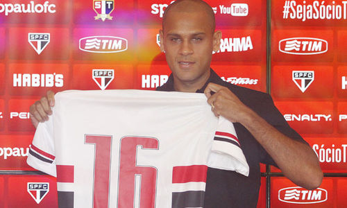 São Paulo acerta com lateral esquerdo Carlinhos, ex-Fluminense