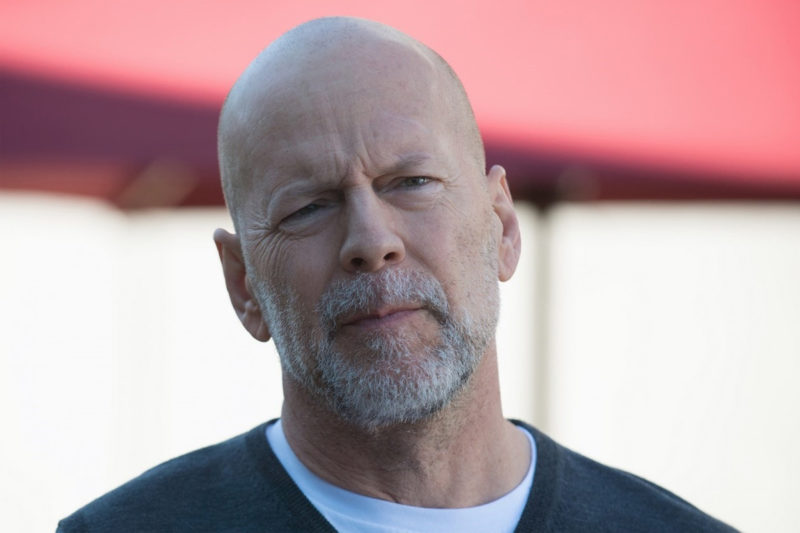 Bruce Willis foi diagnosticado com afasia e comunicou afastamento do mundo do cinema – Foto: R&aacute;dio Plural/ND