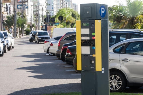 Zona Azul em Florianópolis: cobrança para estacionamento é retomada com  novo app