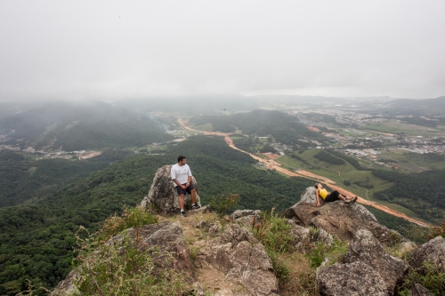 Bom Dia Santa Catarina, Muro desaba no bairro Pedra Branca, na Grande  Florianópolis