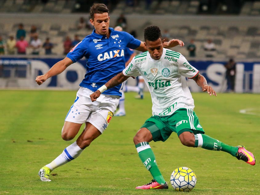 Cruzeiro e Santos raposa vence e assume ponta do Brasileirão