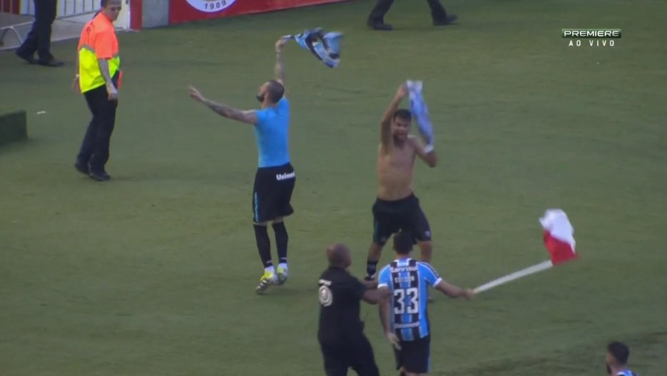 Edílson é ameaçado por 'valsa'e registra BO | ND Mais