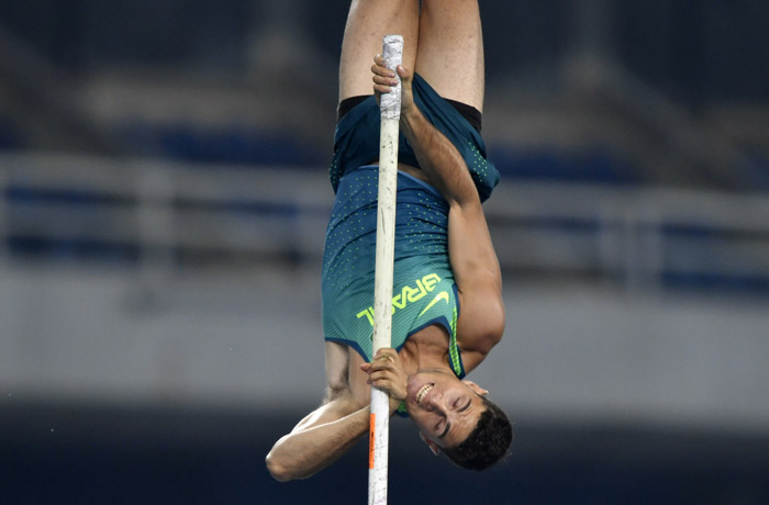 Isinbayeva volta a competir após 3 anos e faz melhor salto de 2016