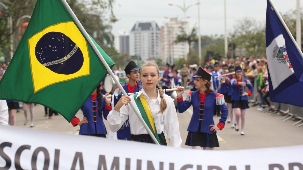Fanfarras, blindados e 3 mil pessoas nas ruas: o espetáculo do 7 de Setembro que vai parar Joinville - Foto