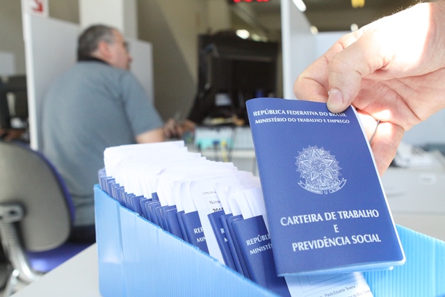 Oportunidades variam e podem pagar at&eacute; R$ 6 mil – Foto: Luciano Moraes/arquivo/ND