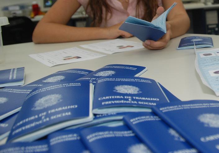 Chapecó inicia a semana com mais de 800 vagas de emprego