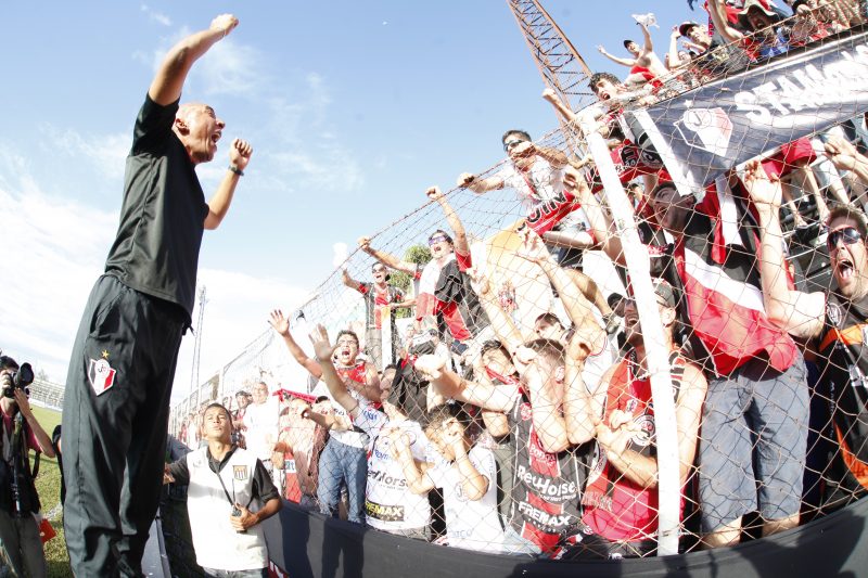 Campe&atilde;o da S&eacute;rie B em 2014, Hemerson Maria &eacute; o favorito para assumir o comando do Tricolor – Foto: Carlos Junior/Arquivo/ND