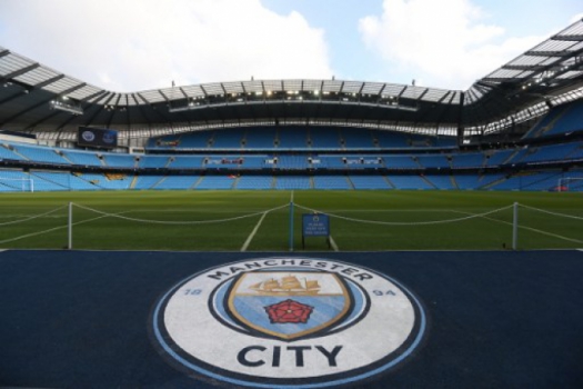 Etihad Stadium recebe o segundo duelo das semifinais entre Manchester City e PSG nesta terça (4) – Foto: SCOTT HEPPELL / AFP