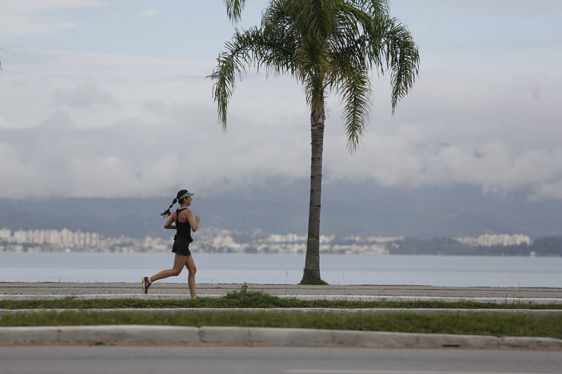 Calor e risco de temporais marcam domingo em SC; confira previsão do tempo