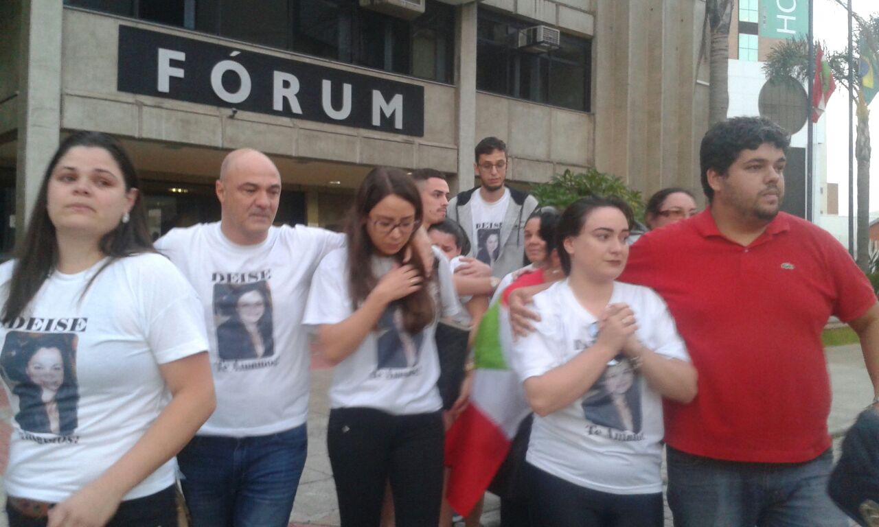 Fam&iacute;lia de Deise acompanhou o julgamento – Foto: Colombo Souza/Arquivo/ND