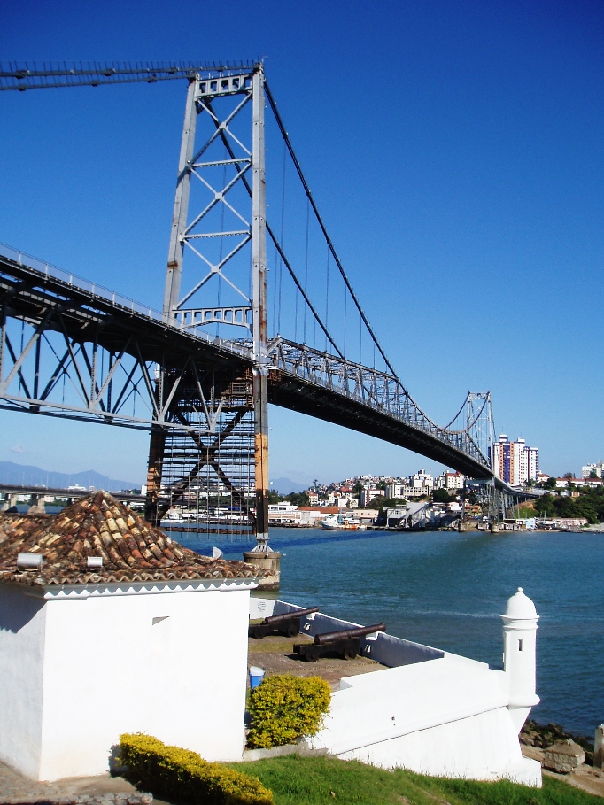 Forte Santana do Estreito e Ponte Hercílio LuzFoto: Acervo/Carlos Damião