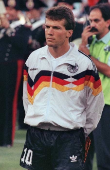 Lothar Matth&auml;us, com a camisa da Alemanha, ainda nos tempos de jogador: (Foto: STAFF / AFP)