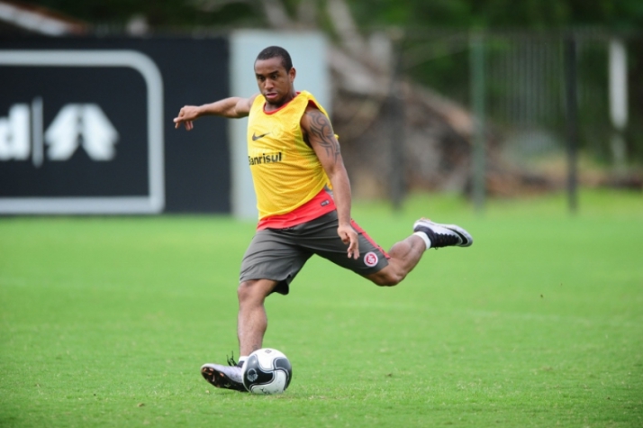 Revelado pelo Gr&ecirc;mio, Anderson foi o “her&oacute;i” do time na famosa “Batalha dos Alflitos” em 2005. Negociado com o futebol ingl&ecirc;s, ele chegou a ter momentos de brilho pelo Manchester United, no entanto, com o tempo o rendimento do meia foi diminuindo at&eacute; ele retornar ao Brasil em 2015 justamente para atuar pelo rival do clube que o revelou: o Internacional. A passagem dele neste retorno pelo futebol brasileiro, entanto, foi decepcionante. Poucos gols, cr&iacute;ticas pela forma f&iacute;sica e baixo rendimento – Foto: Ricardo Duarte/Internacional/ND