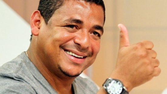 Qual lesão fez Vampeta entrar com pedido de auxílio no INSS por meio de ação judicial