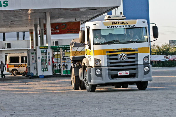 Preço do diesel volta a cair e chega a R$ 6,93 nos postos brasileiros
