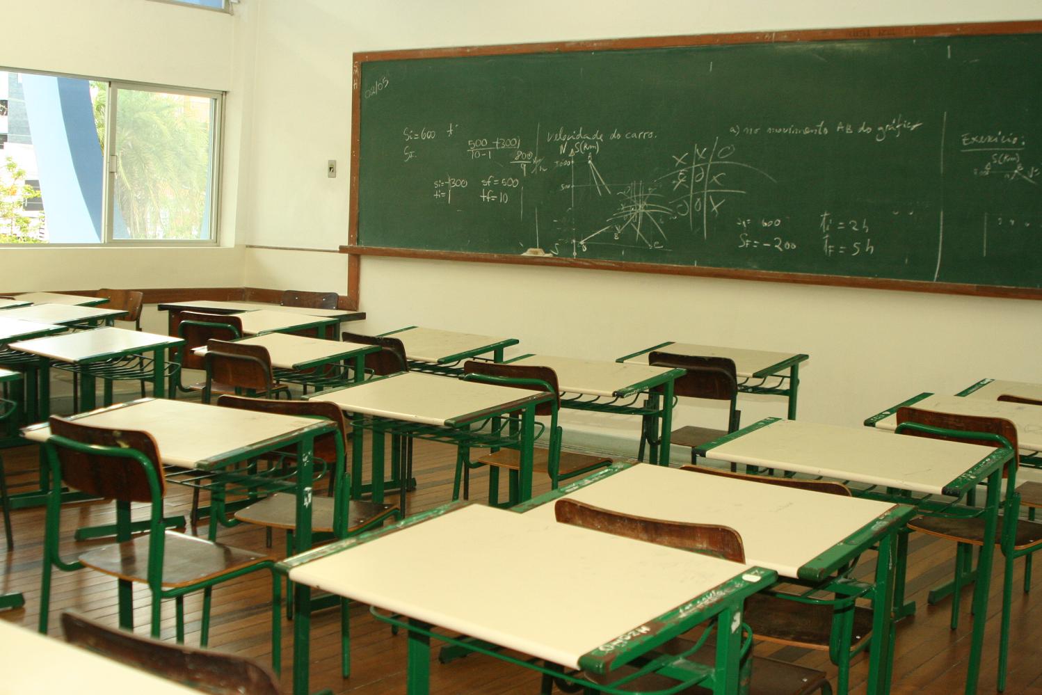 Comissão aprova reajuste dos professores; salário mínimo da categoria sobe para R$ 5,1 mil