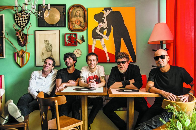 Tony Belloto(&agrave; esq.), M&aacute;rio Febre, Beto Lee, Branco Mello e S&eacute;rgio Britto, Os Tit&atilde;s – Foto: Silmara Ciuffa/Divulga&ccedil;&atilde;o/ND